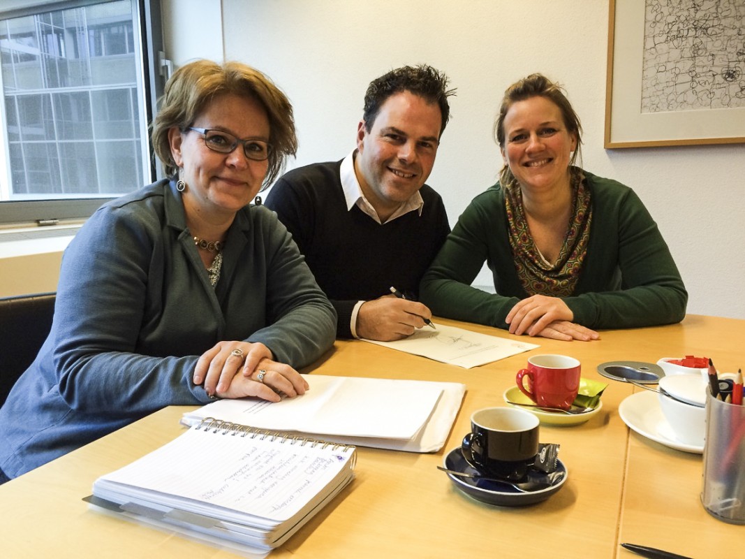het bestuur van de stichting miep van riessen: hester wandel, govert meijers en martine van de ven