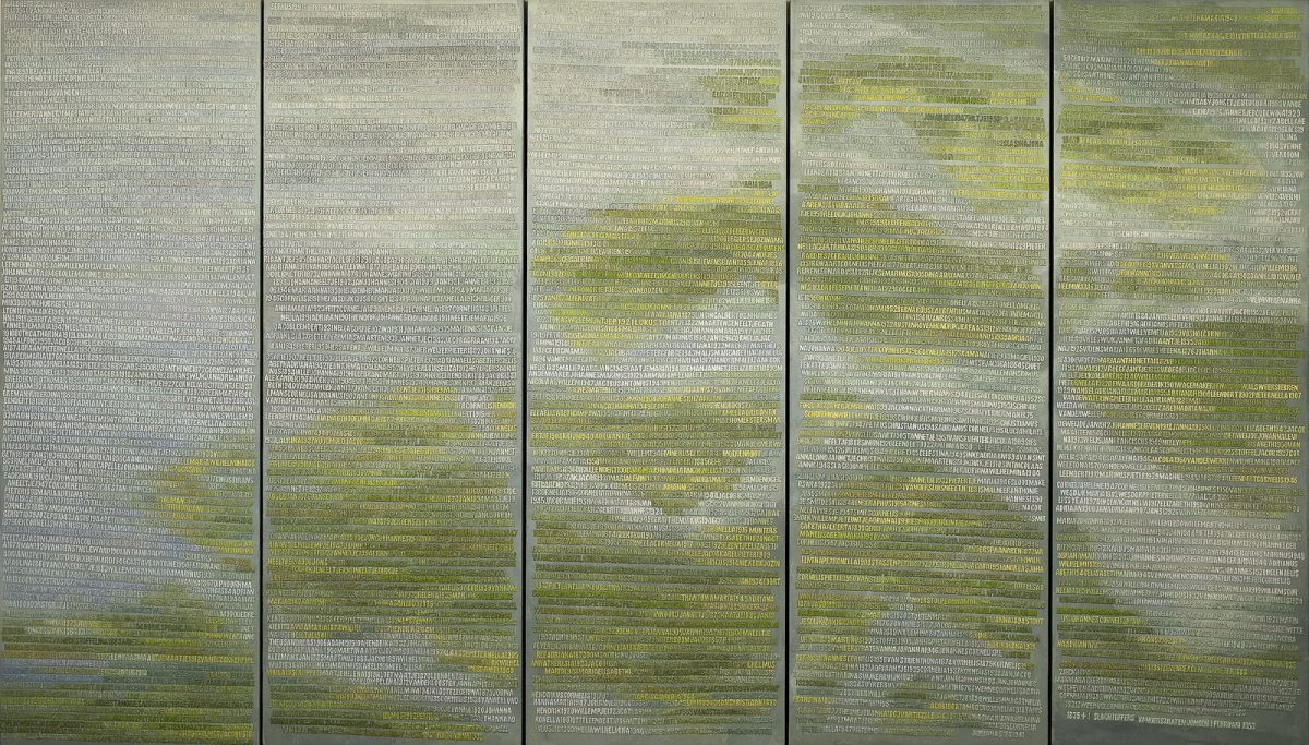 Miep van Riessens magnum opus: De Verdronkenen. Vijf panelen met de namen van alle 1836 slachtoffers van de watersnoodramp van 1953. Monumentaal werk in verf en textiel op doek.